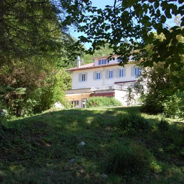 Joly Saint Sauveur, hotel em Villard-Saint-Sauveur