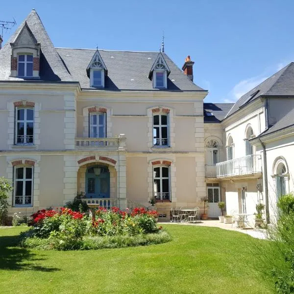 La Roseraie, hotel a Neuville-du-Poitou