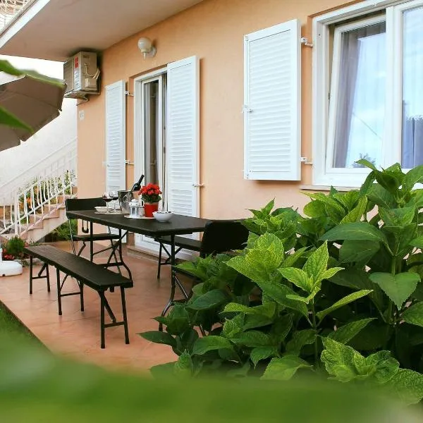 Apartman Ruza 1, hotel v destinaci Poljane