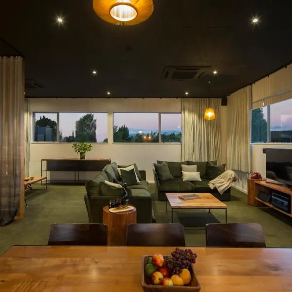 The Cinema Suites, hotel in Te Anau