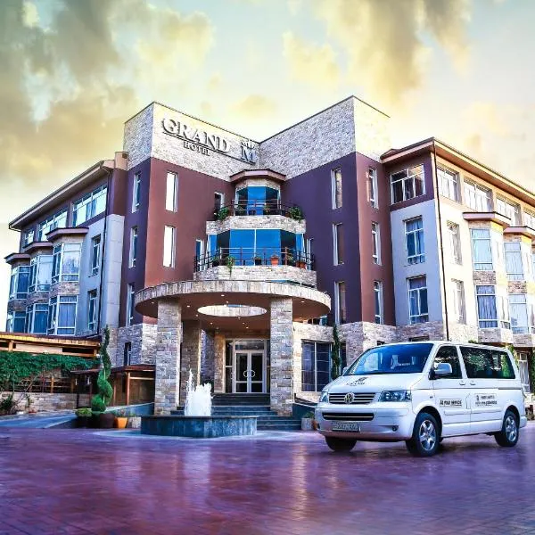 Grand M Hotel、ナボイのホテル