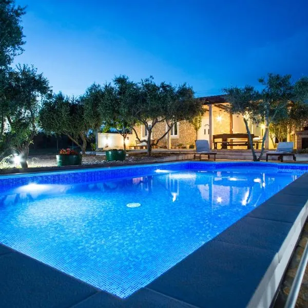 Villa Ivanovi Dvori, hotel in Novalja