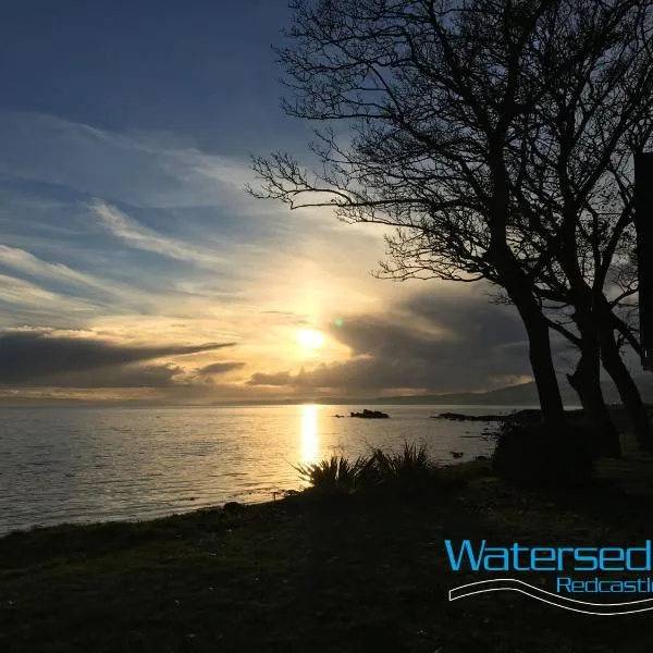 Watersedge Redcastle, hotel in Red Castle