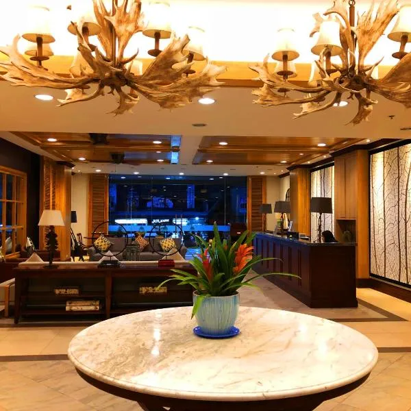 Cedar Peak Condominium by Tripsters Hub, hotel v destinaci Baguio