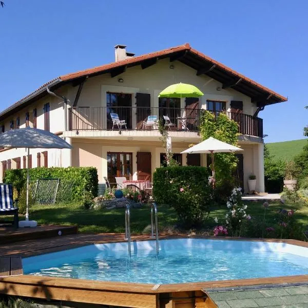 Saint Laurent 1330 Chemin de Saint Laurent, готель у місті Rieux