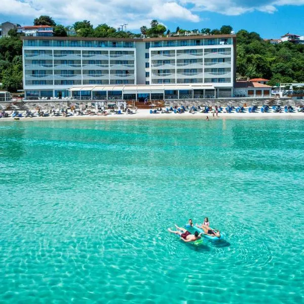 Ammon Zeus Luxury Beach Hotel, hotel din Kallithea Halkidikis