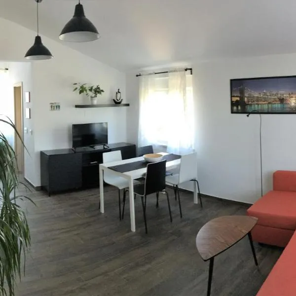 Fine & Shine, hotel i Pula