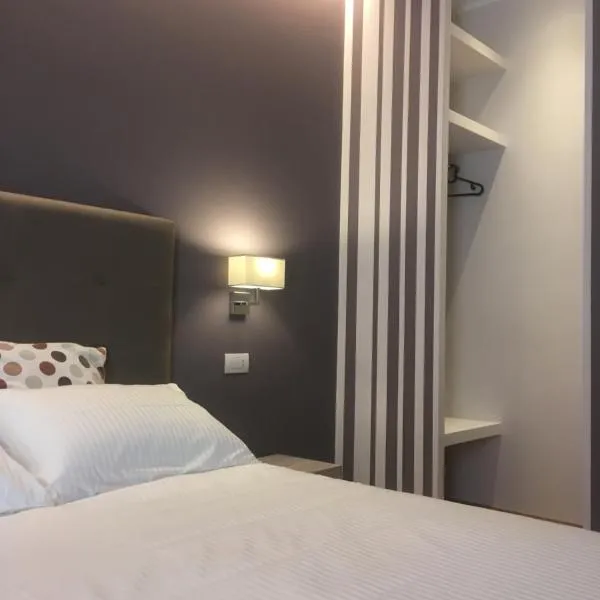 Robin Rooms, hotel Montegranaróban