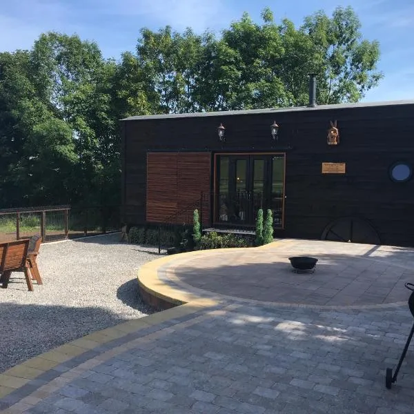 Gorestown Glamping Chalets, hotel v destinaci Drummond