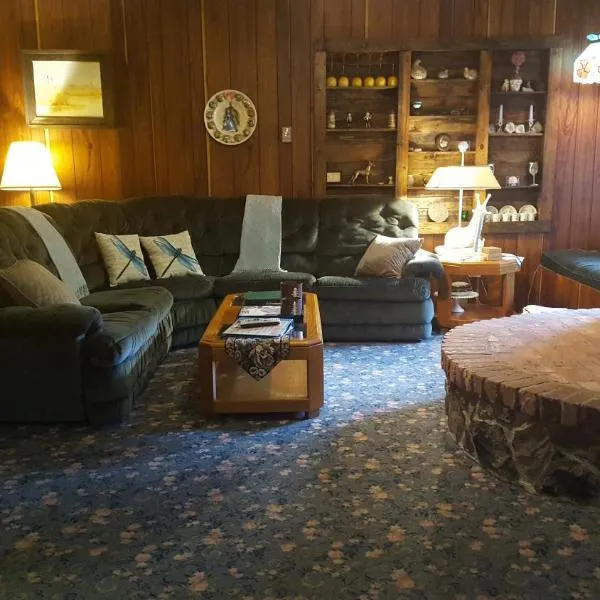 Whisperin' Pines Chalet, hotel v destinaci Cooperstown