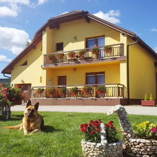 Apartment Satori, hotel in Korenica