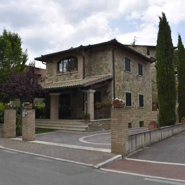La Torre Rooms – hotel w mieście San Quirico dʼOrcia