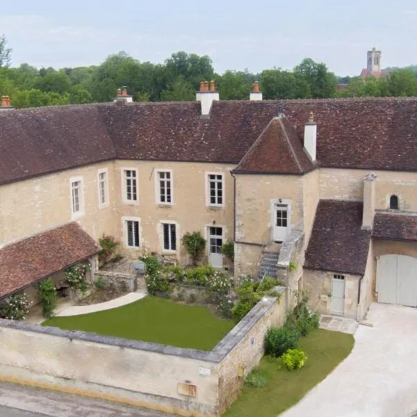 LE PRIEURÉ, hotel v destinaci Noyers-sur-Serein