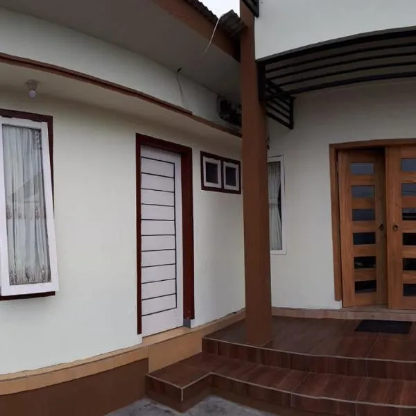 Bromo Deddy Homestay, hotel in Ngadiwano