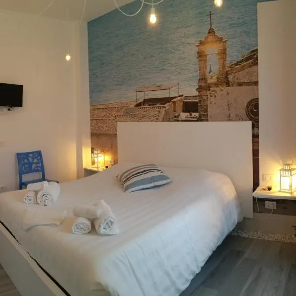 Lyria, hotel Marzamemiben