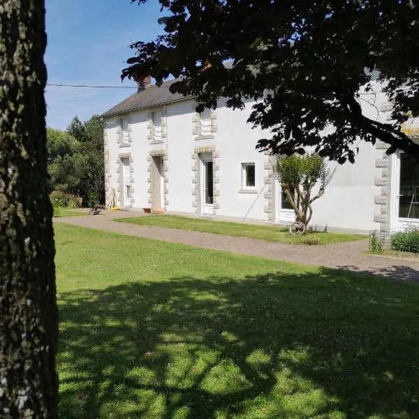 Les Mesanges, hotel in Combrand