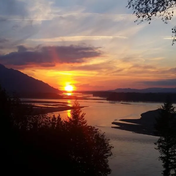 칠리웍에 위치한 호텔 The Fraser River's Edge B&B Lodge