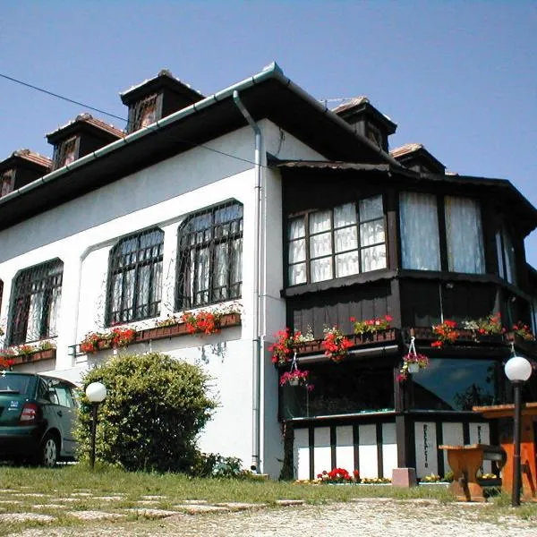 Krisztina Panzió, готель у місті Балатональмаді