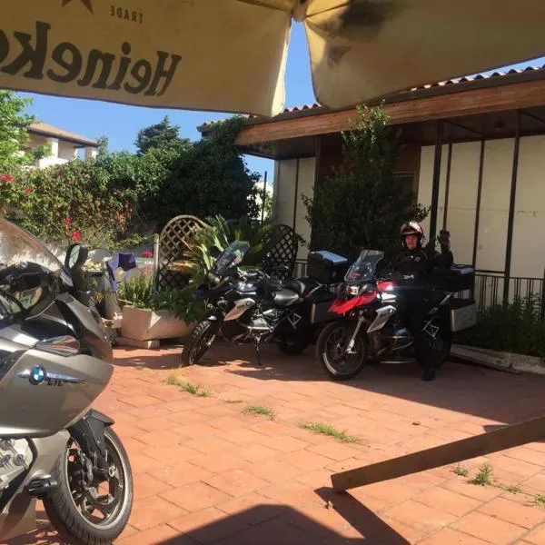 Hotel L'Ancora, hotel v destinácii La Caletta