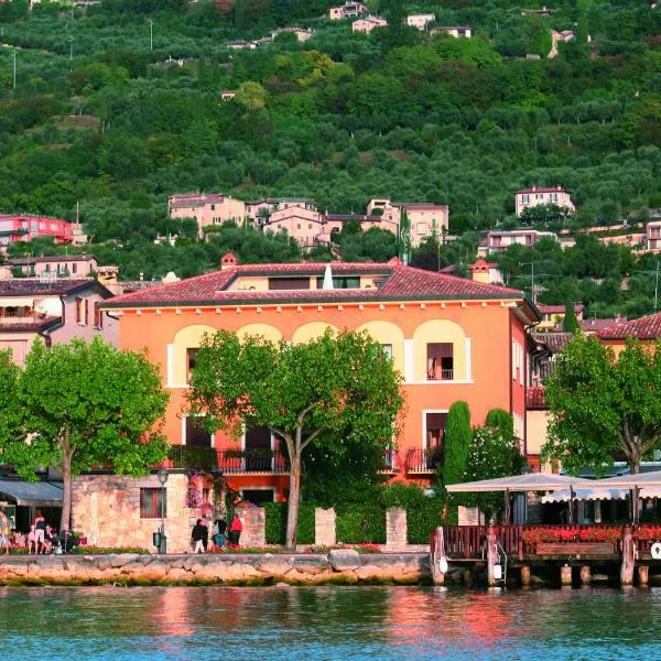 Casa Vacanza - Casa del Padre Nascimbeni, hotel v destinaci Torri del Benaco