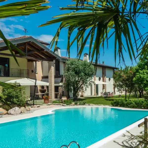 agriturismo" il glicine bianco" – hotel w mieście Monzambano