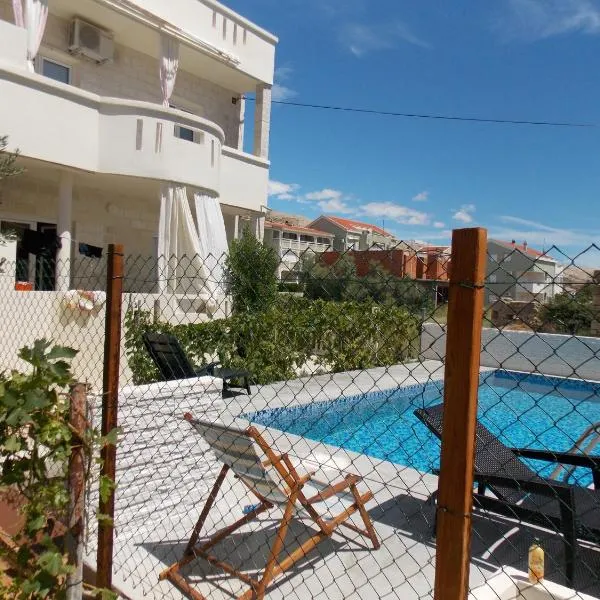 Rocco apartments, hotel v destinaci Pag
