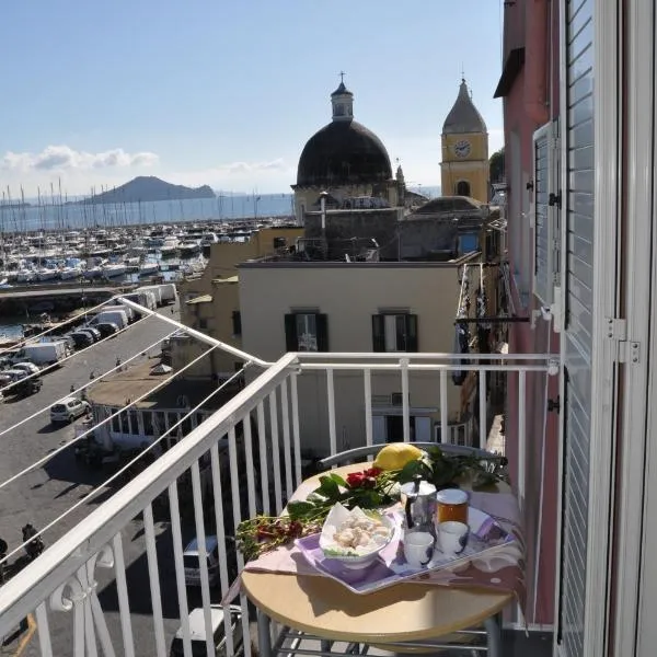 Casa Geltrude al porto, hotel v destinaci Procida