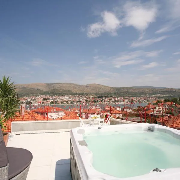 Domus Apartments, hotel v Trogiru