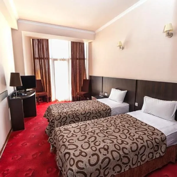 Regineh Hotel, מלון בPtghni