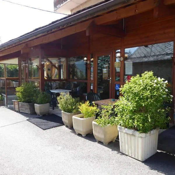 Hotel Les Chenets – hotel w mieście Saint-Julien-en-Champsaur