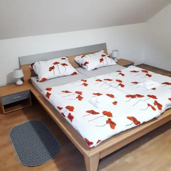 Apartman Lena, hotel v destinaci Tušilović