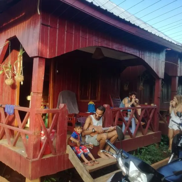 Bee Bee's Chalets home stay and trekking, khách sạn ở Banlung