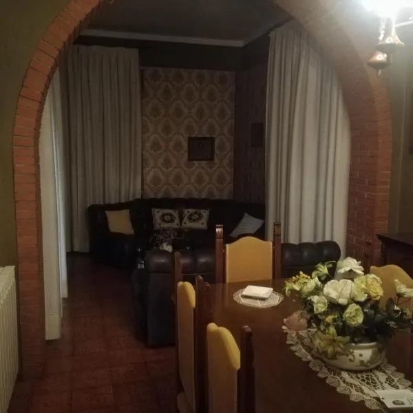 Spazioso appartamento indipendente, hotel en Apecchio