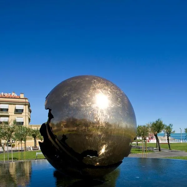 Hotel Vittoria، فندق في بيزارو