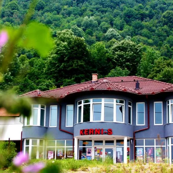 Apartments Window, hotel en Podastrana