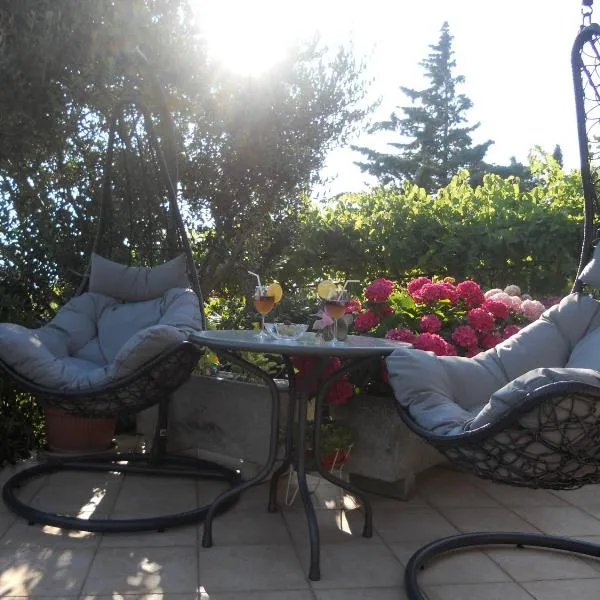 HOLIDAY ROOM - THE VIEW, hotel in Novi Vinodolski