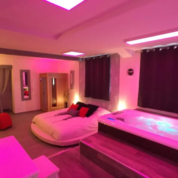 Suite Cupidon- Domaine des trois châteaux, hôtel à Moisenay