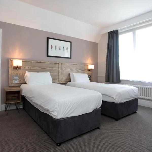 Bear Inn, Somerset by Marston's Inns, hotel in Street