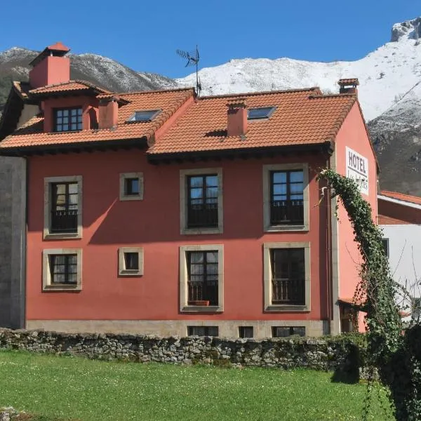 Hotel Los Ángeles, hotel Arenas de Cabralesben