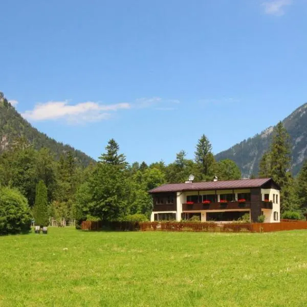 Ferienwohnung 1 Gestüt Pfaffenlehen, hotel v destinaci Bischofswiesen