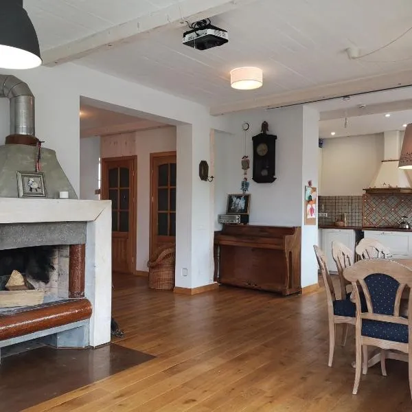 9 min from Palanga! luxury house on the river and sauna, hotel a Kretinga
