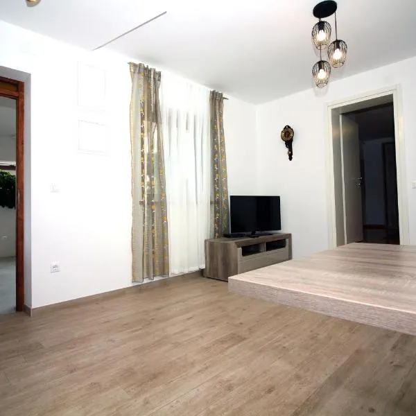 Apartmani TEO, hotel di Tisno