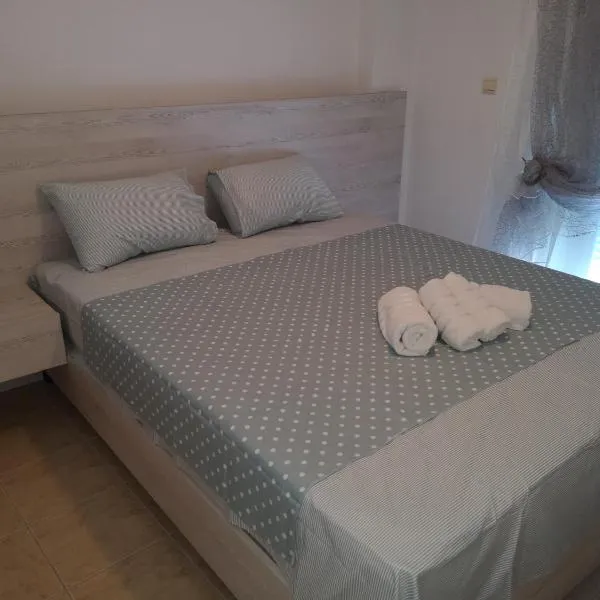 Alexandros, hotel en Aridaía