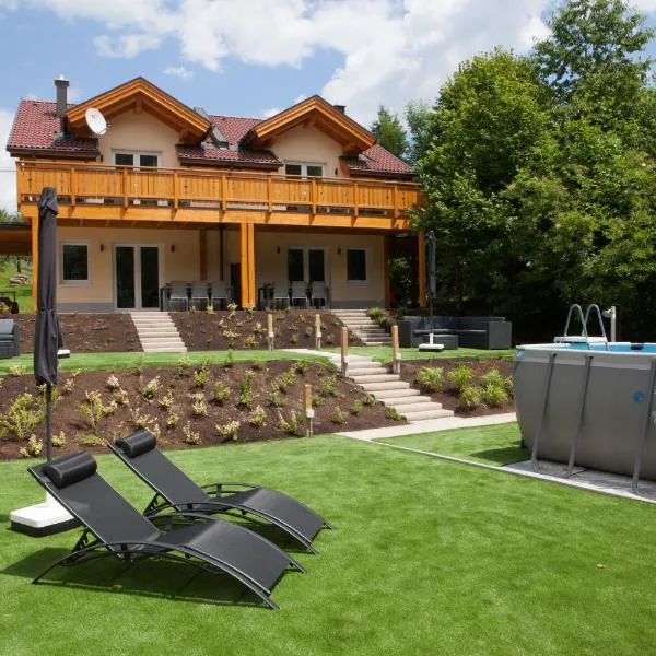 Ferienhäuser Glück Auf, Sauna, Hottubs, hotel v destinaci Arnoldstein
