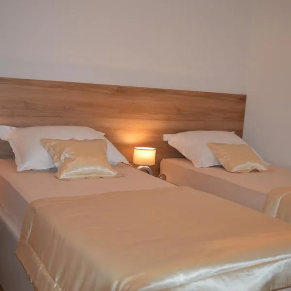 Blue Lake Luxury Rooms, hotel en Grabovica