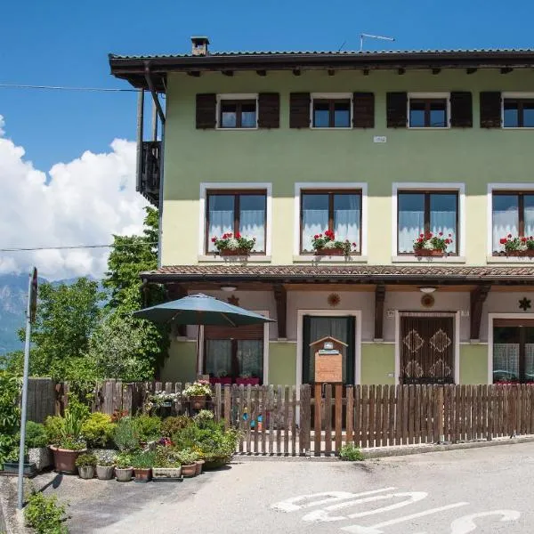 Casa Verde Belluno, hotel in Anzù