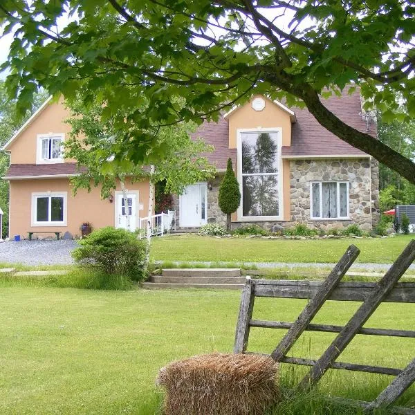 Gite L'Antre d'Eux, hotel v destinaci Sherbrooke