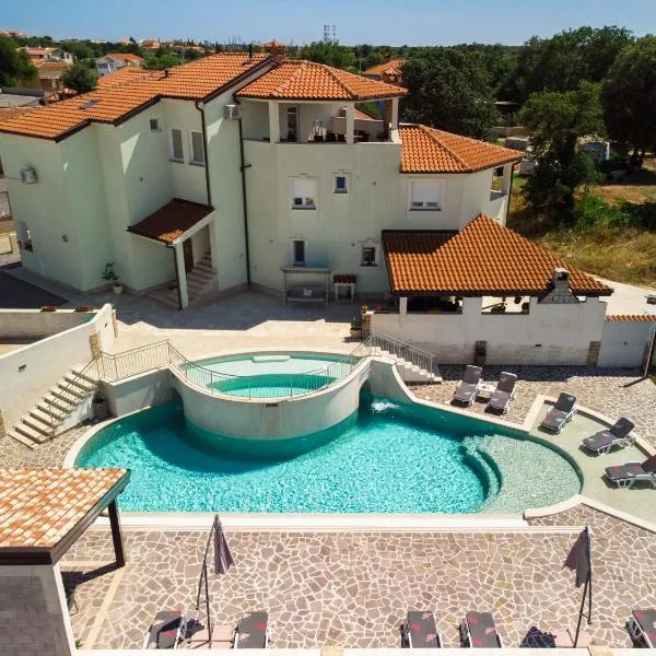 Apartments Amela, hotel a Pula