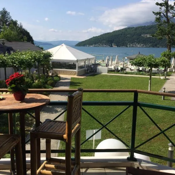 la baie des voiles ,vue lac d'Annecy ,plage privée, hôtel à Duingt