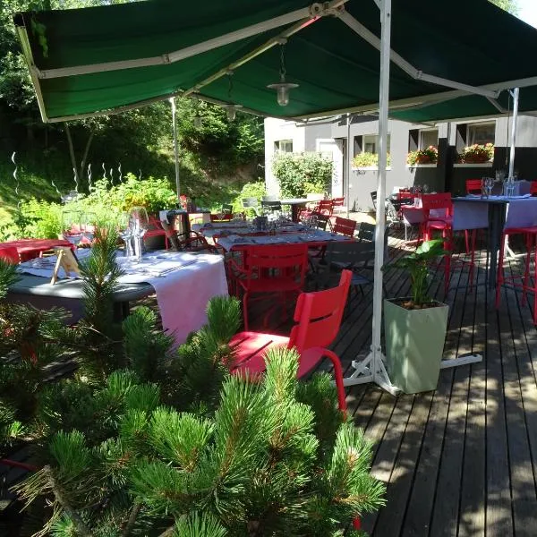 Logis Hotel Restaurant La Tour, khách sạn ở Dunières